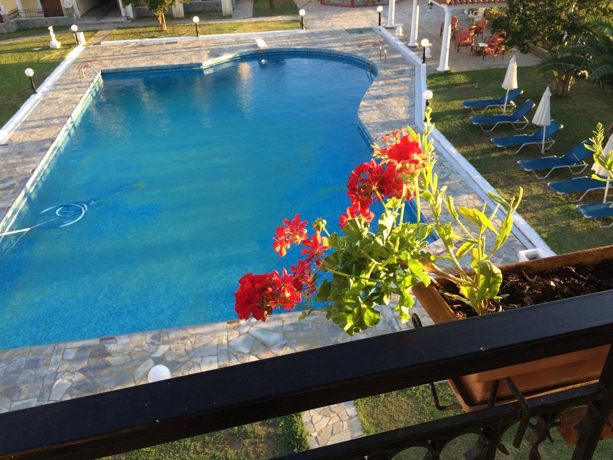 Regina Nina Hotel Vasilatika  Ngoại thất bức ảnh