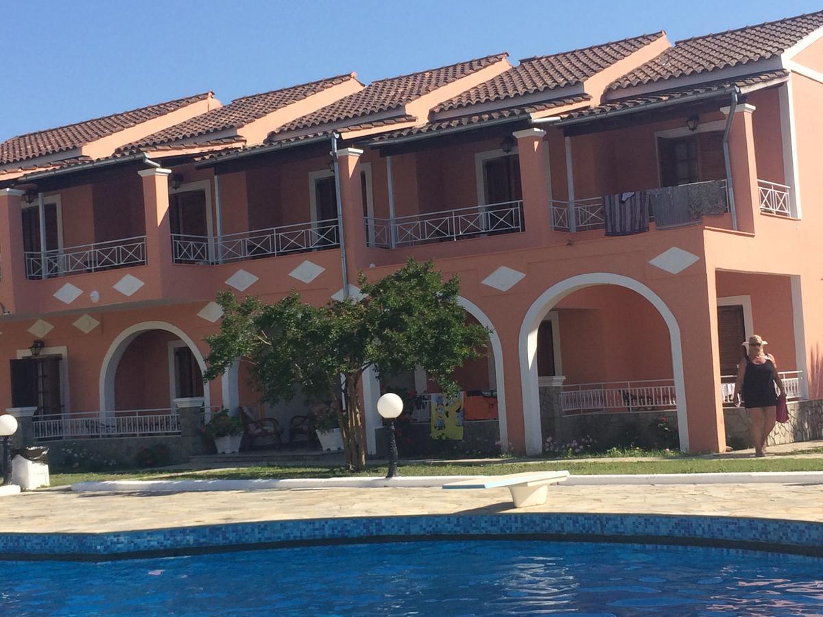 Regina Nina Hotel Vasilatika  Ngoại thất bức ảnh