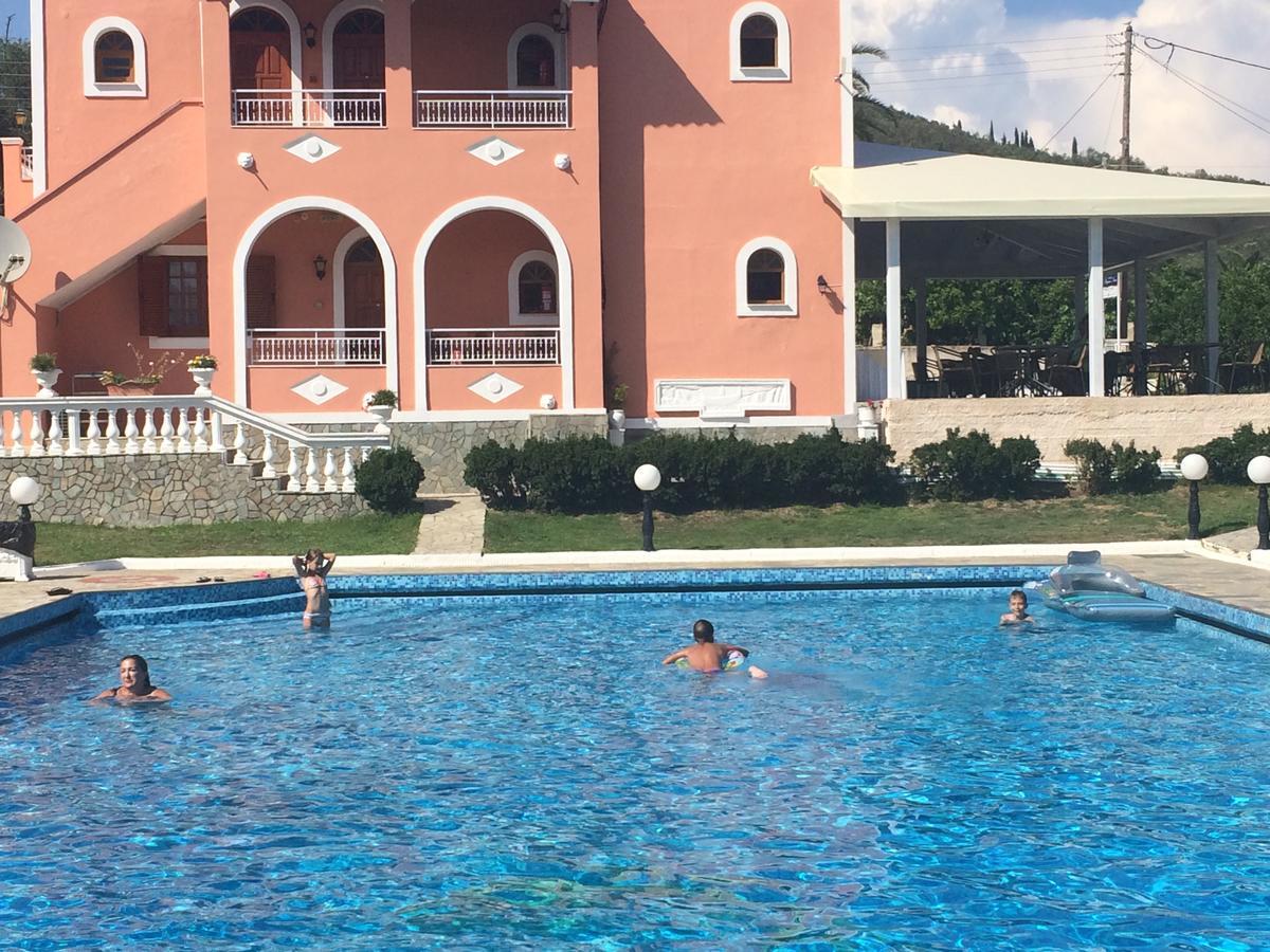 Regina Nina Hotel Vasilatika  Ngoại thất bức ảnh